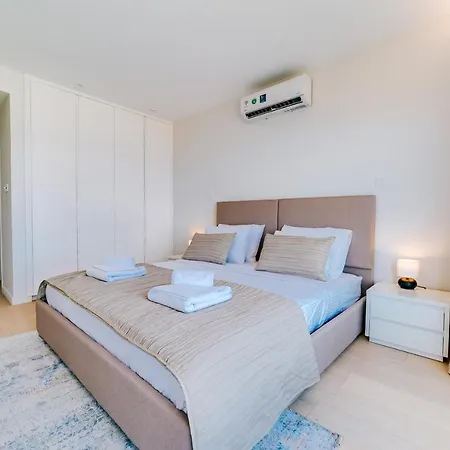 Апартаменты Emerald Suites Luxury