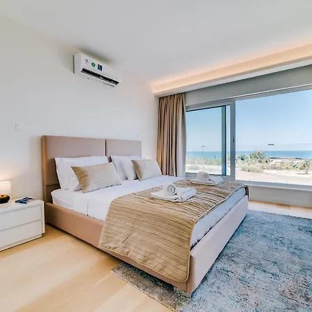 Emerald Suites Luxury Протарас