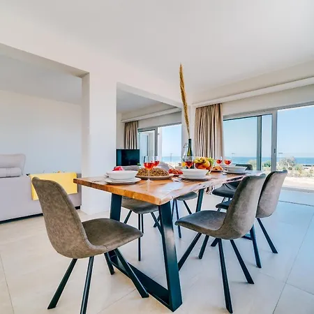 Emerald Suites Luxury Апартаменты Протарас