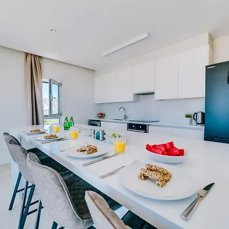 Emerald Suites Luxury Апартаменты Протарас