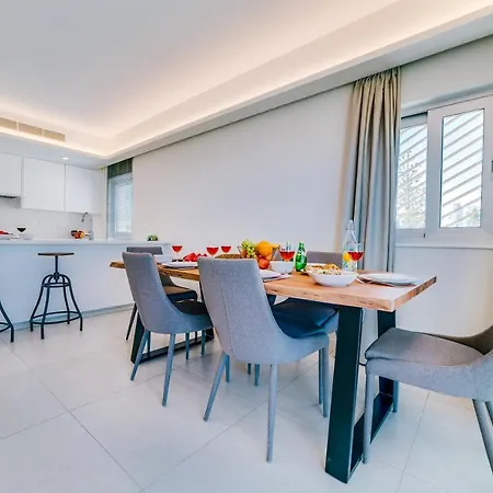 Emerald Suites Luxury * Протарас