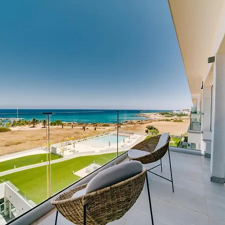Emerald Suites Luxury Апартаменты Протарас