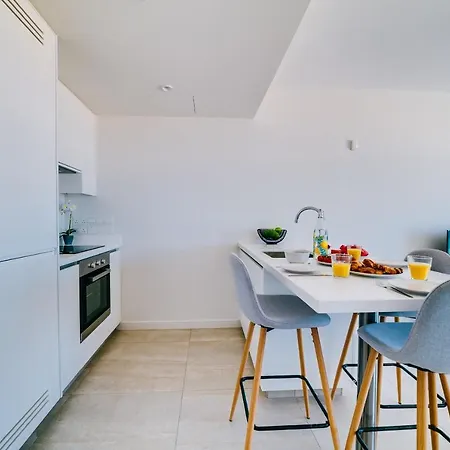 Emerald Suites Luxury Апартаменты Протарас