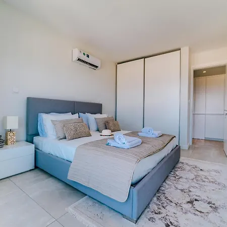 Emerald Suites Luxury Protaras