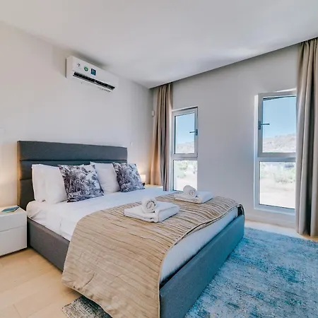Emerald Suites Luxury Protaras